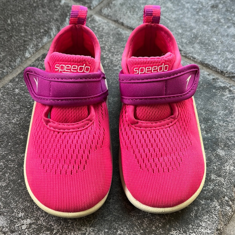 Toddler Girl Hot Pink Speedo Water Shoes - Size Small 5/6